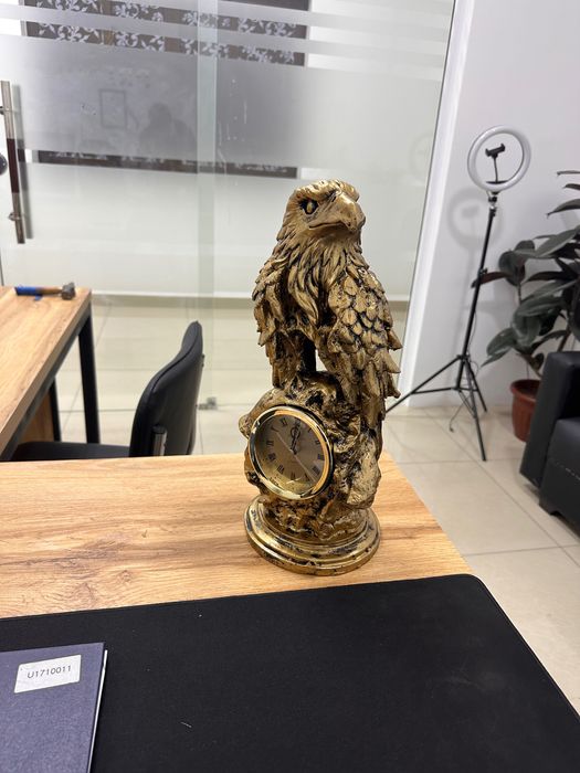 Soat - ofis yoki direktorskiy stoli uchun