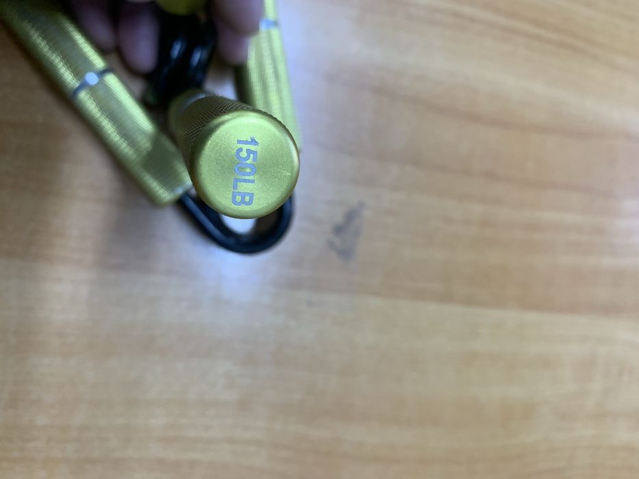 Продам эспандер с металлической ручкой