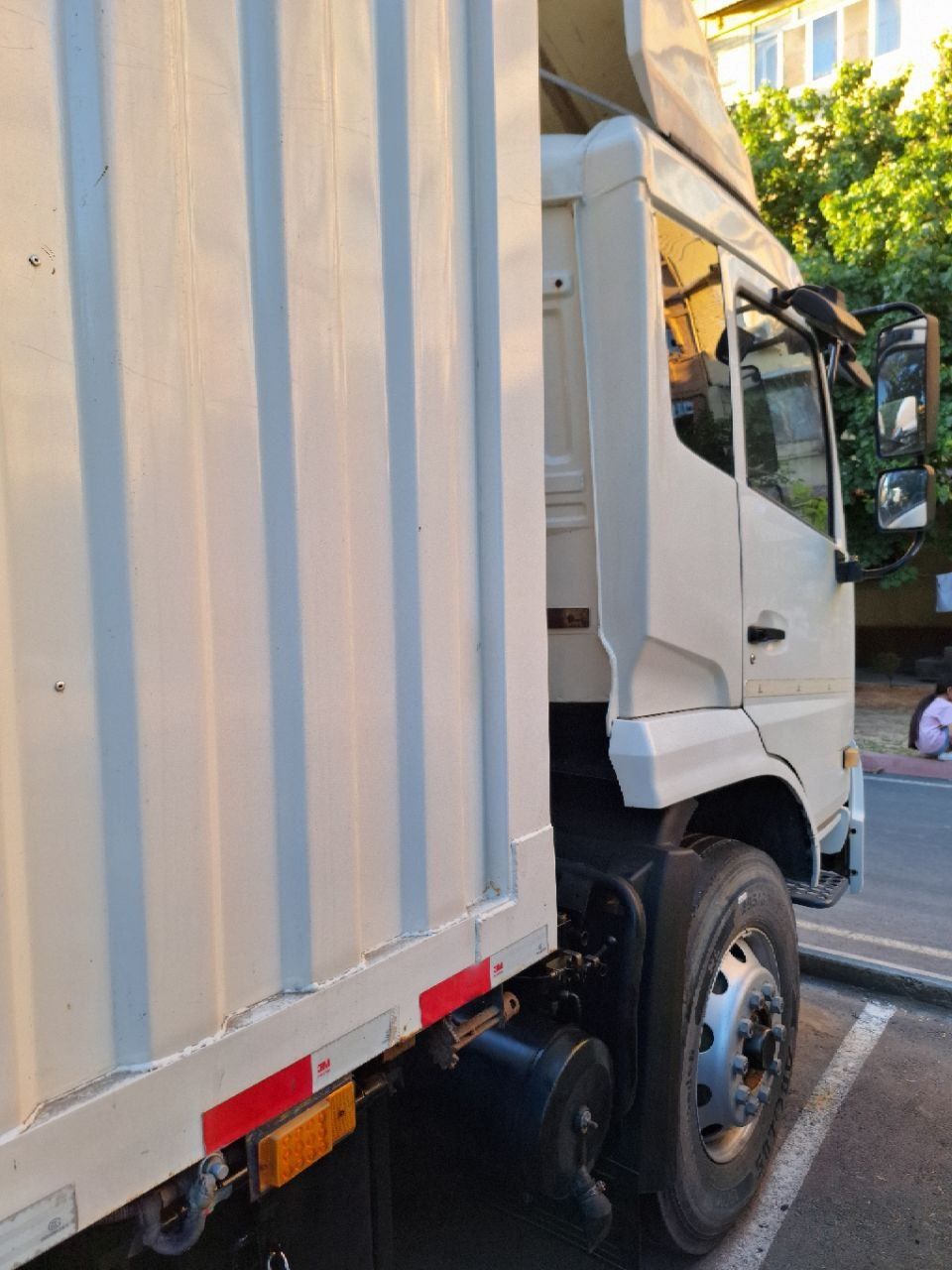Dongfeng термофургон подзаказ олинган. 42 куб. Метан газ 4/130;4/100