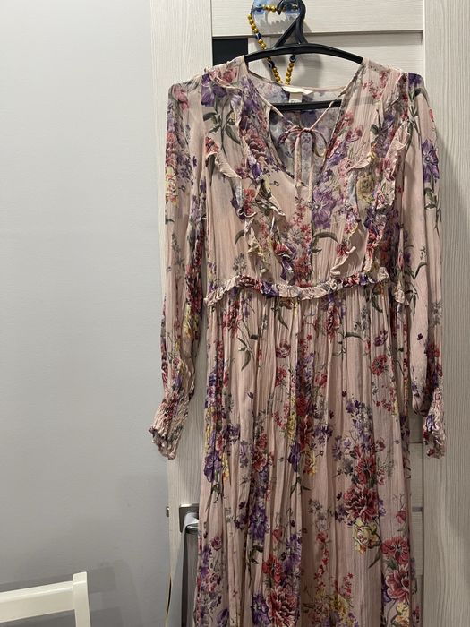 Мода , стиль, платья. Это платье демонстрирует элегантность и женствен