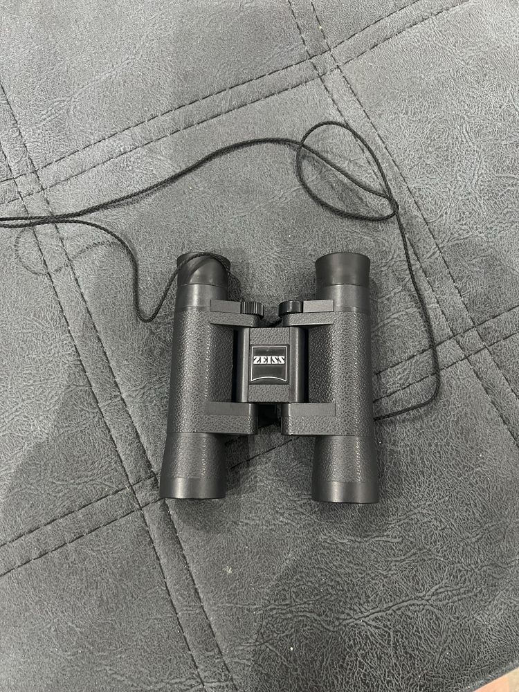 Бинокъл zeiss 10x25B