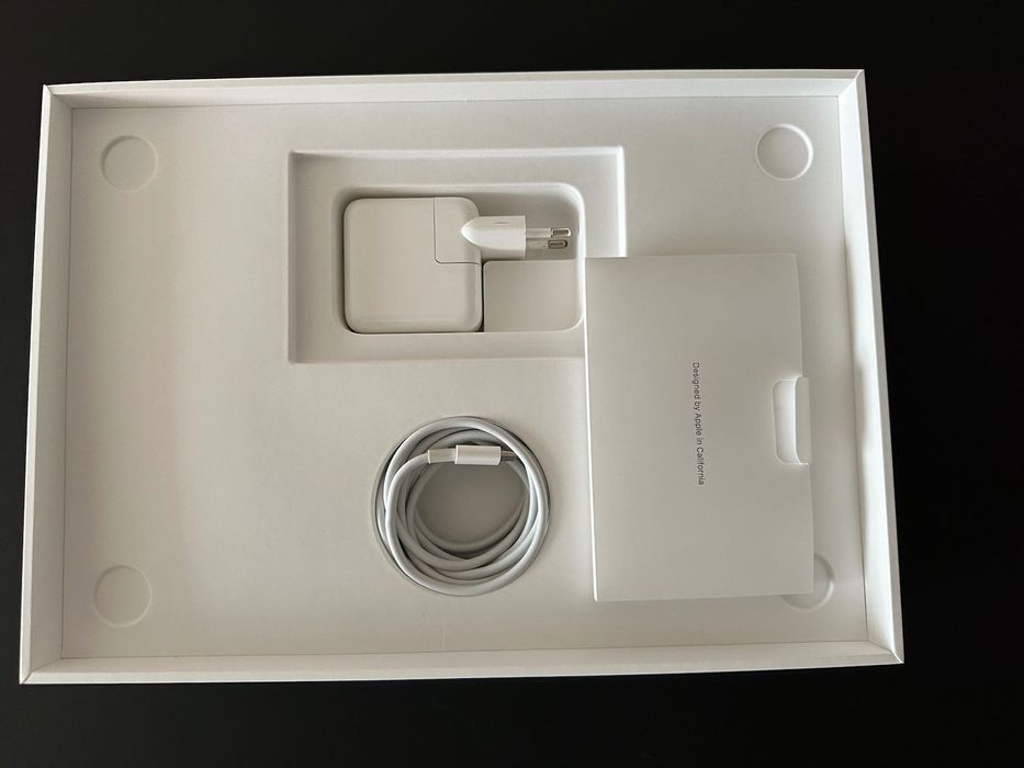 MacBook Air M1 13.3" *** Като Нов *** 256GB SSD 8GB RAM Space Grey