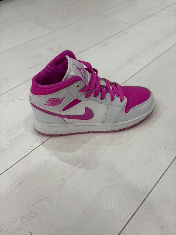 Vand Air Jordan 1 mid fire pink, marimea 36