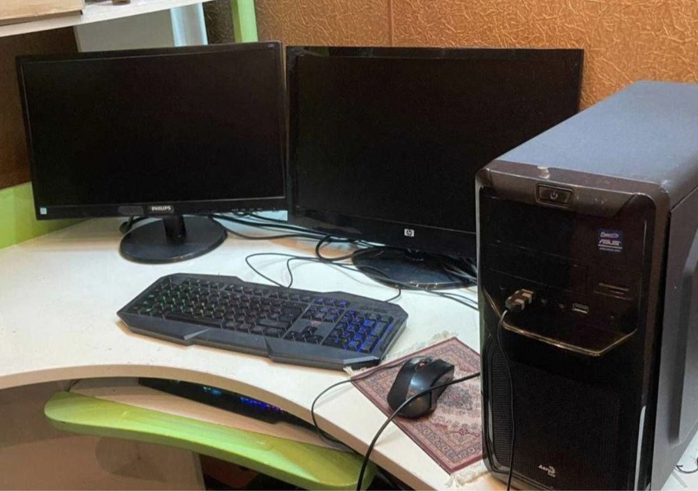 компьютер с двумя мониторами