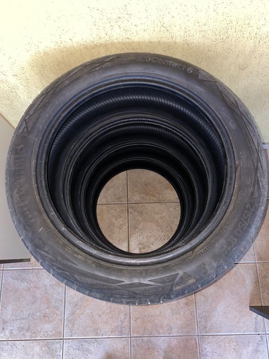 Vând cauciucuri vară Continental 215/50R18 Dot: 06.2021