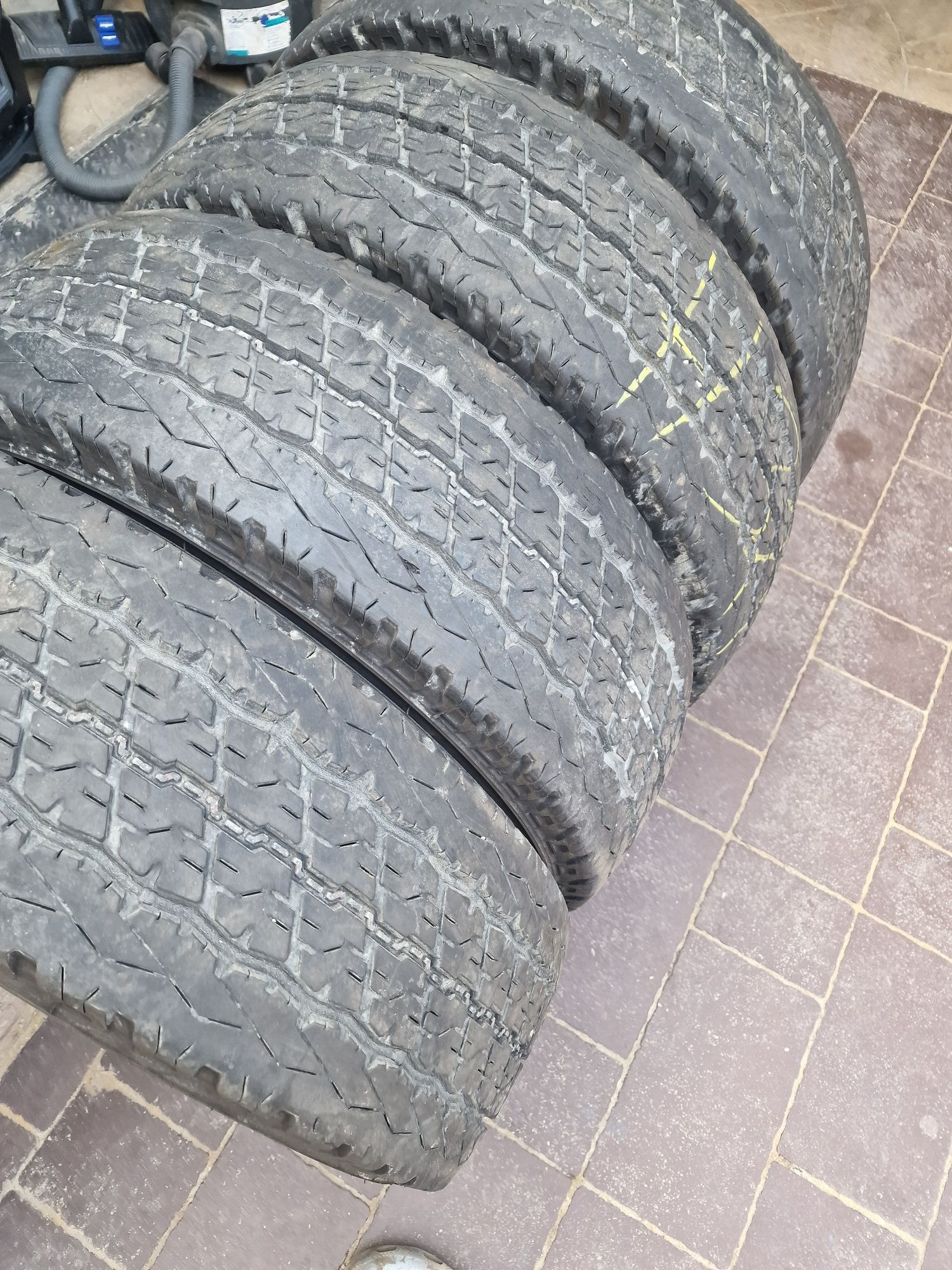 215 70 15 C bridgestone vara