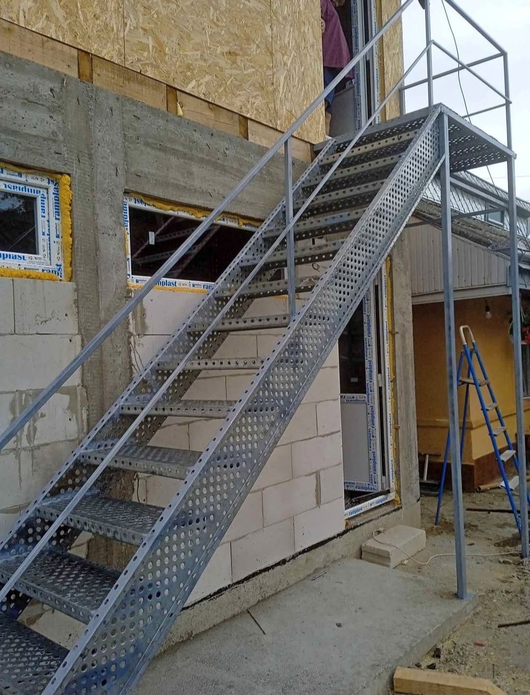 Trepte metalice zincate