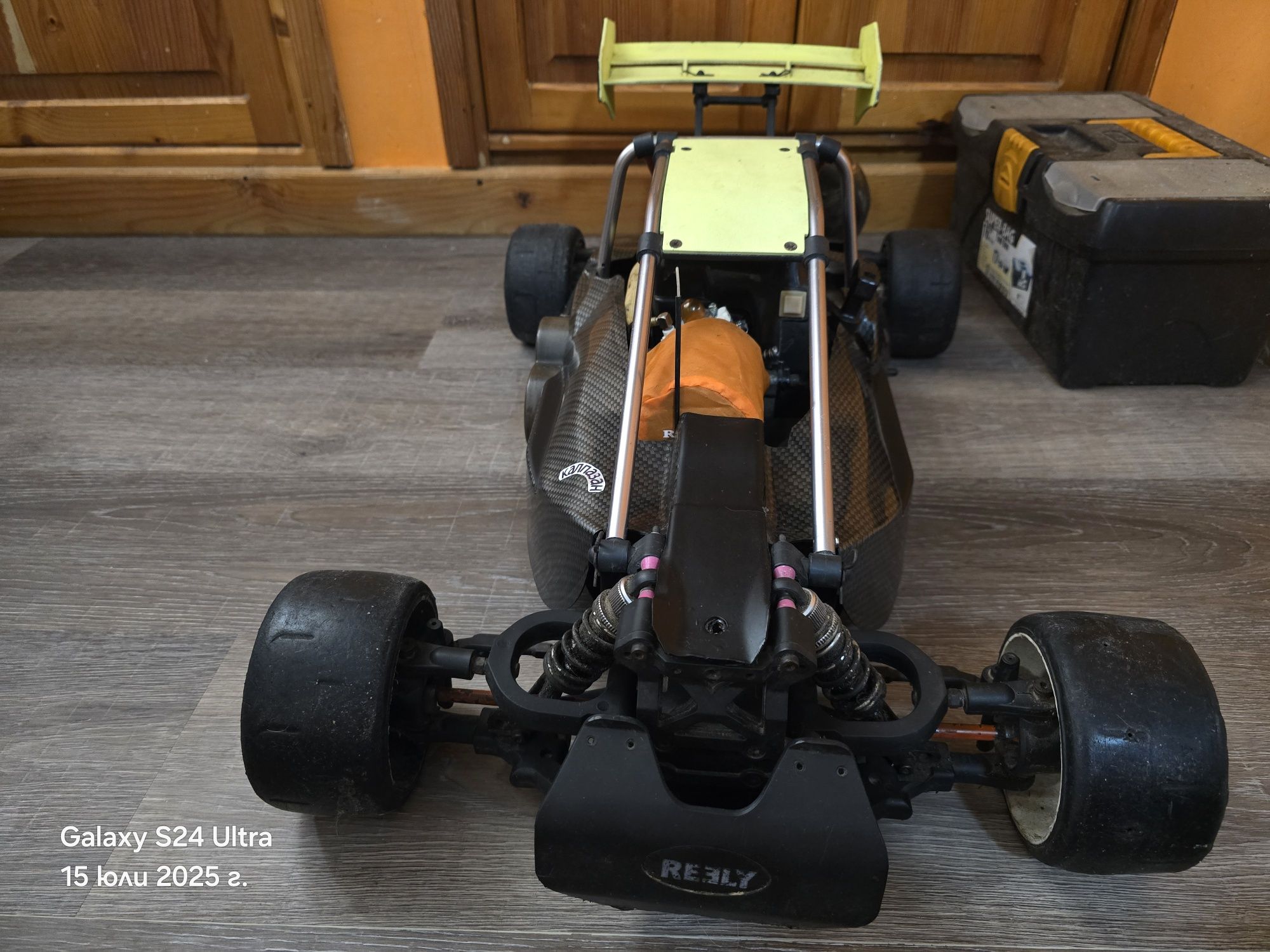 1/5 Reely Carbon Fighter Pro 4x4 RC + още един модел