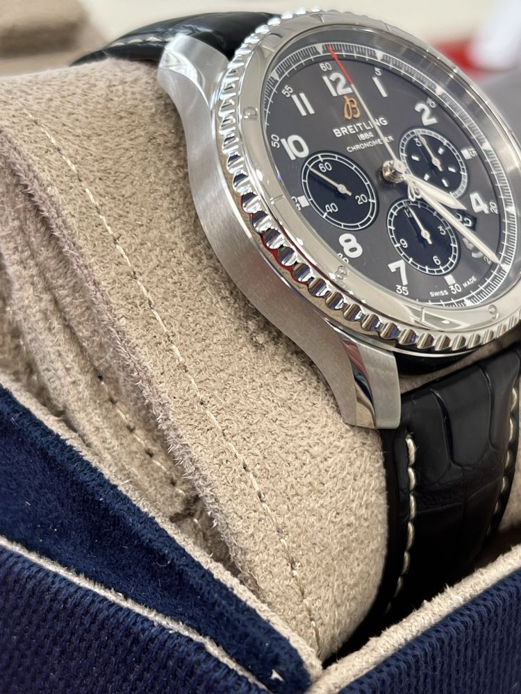 Breitling Aviator 8 с 5 години гаранция