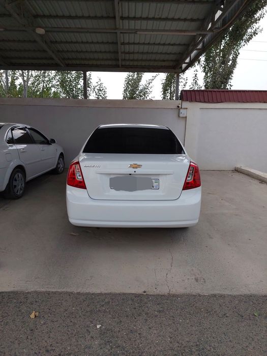 Gentra avtomashina sotiladi