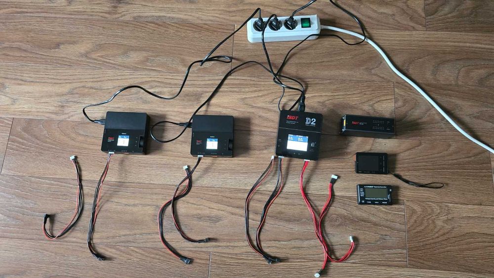 LiPo зарядно - ISDT D2