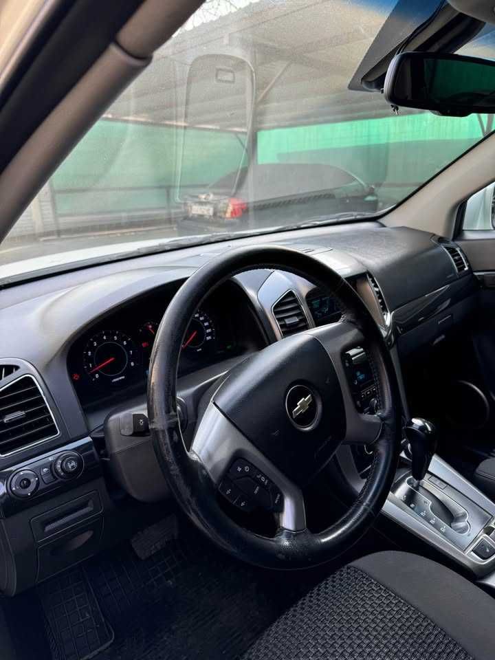 Chevrolet Captiva 2 2011 marvarid rangi.