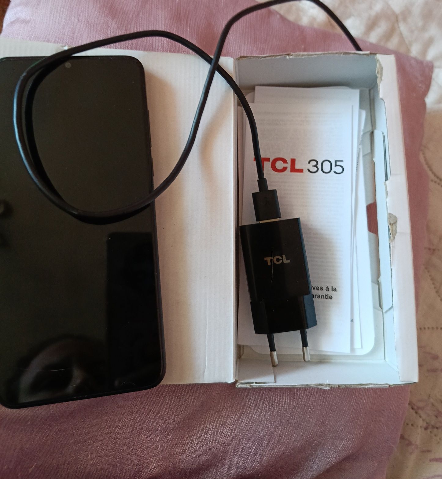 Напълно запазен смартфон TCL - модел 305