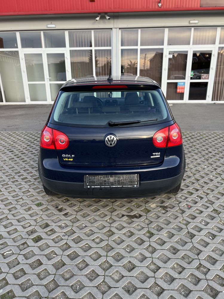 Vând Volkswagen Golf V