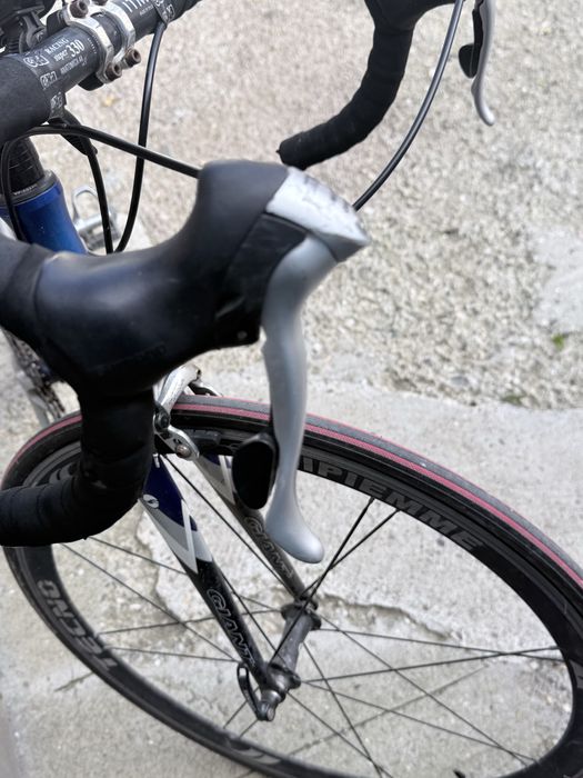 Bicicletă semicursieră full carbon – stare impecabilă