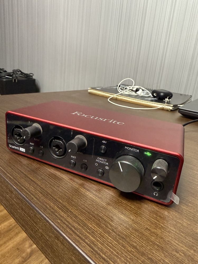 Аудиоинтерфейс Focusrite Scarlett 2i2 4th