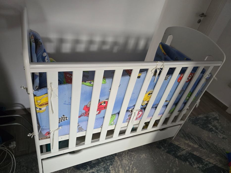 Pătuț bebe din lemn + saltea cocos+ apărători – stare foarte bună