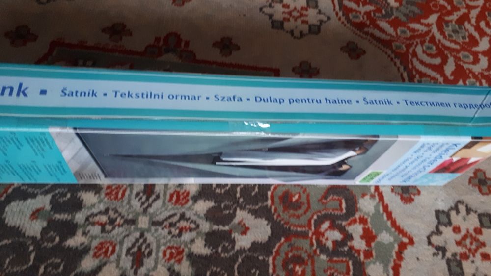 Dulap textil pentru haine pe cadru metalic ușor