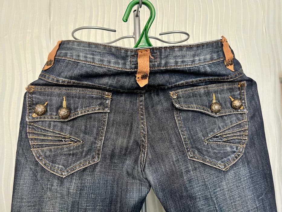 Джинсы женские с пуговицами
