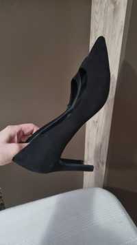 Pantofi negri stiletto catifelati 40
