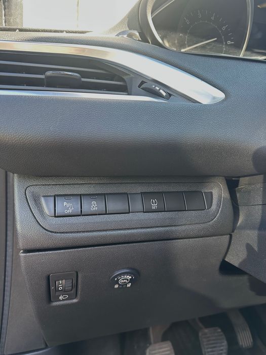 Peugeot 208 1.4i, Бензин/Газ, 95 к.с.