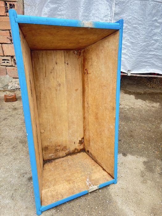 Продавам дървено корито за месо