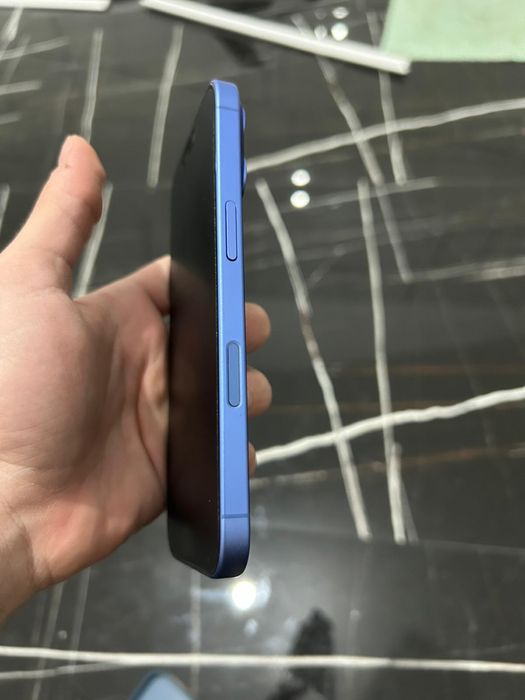 Iphone 16 ultramarine