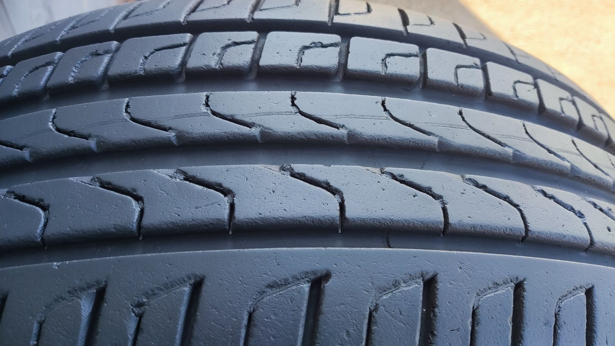 2бр. летни гуми 225/55/17 Pirelli Cinturato P7, MO
dot22
7.4mm
Добро с