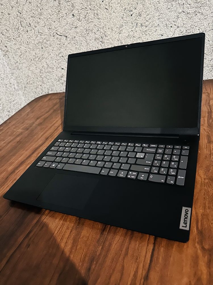 Lenovo noutbuk holati yaxshi turibdi