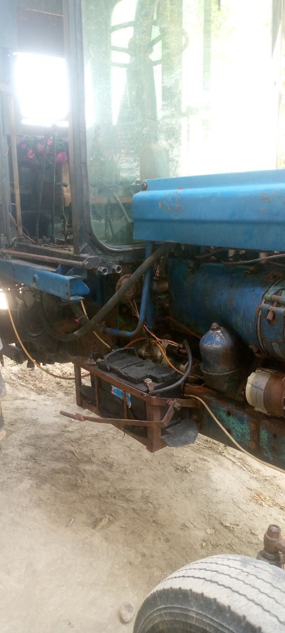 Traktor sotiladi