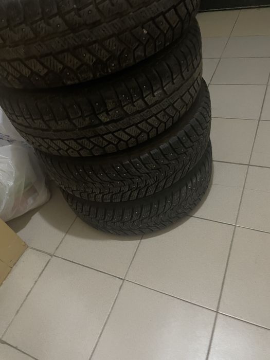 диски с шинами 2024 г шипами в хорошем состояни. стояли на киа серато