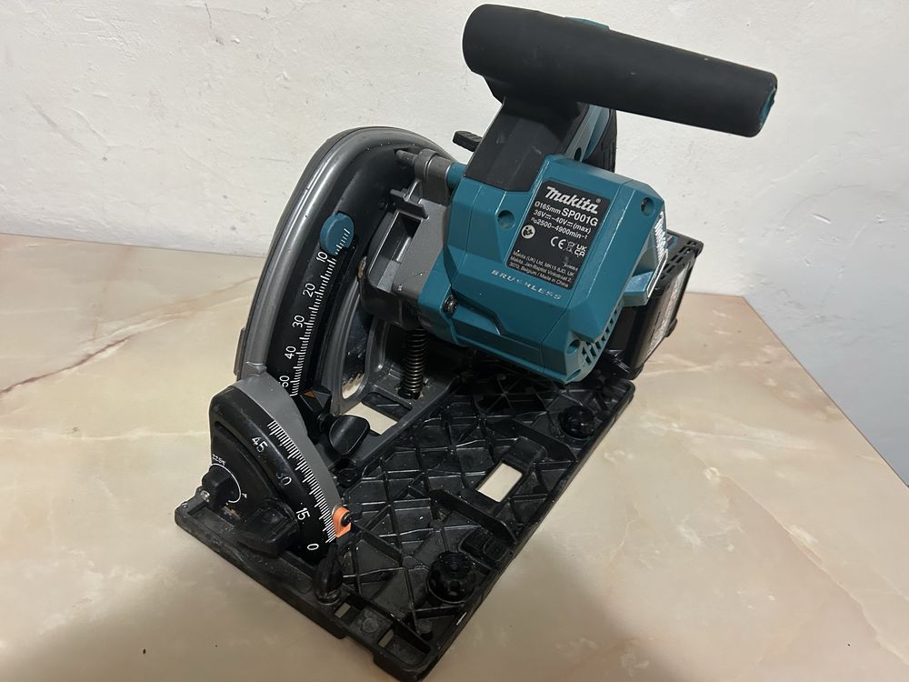 Makita SP001G circular prin plonjare 40V