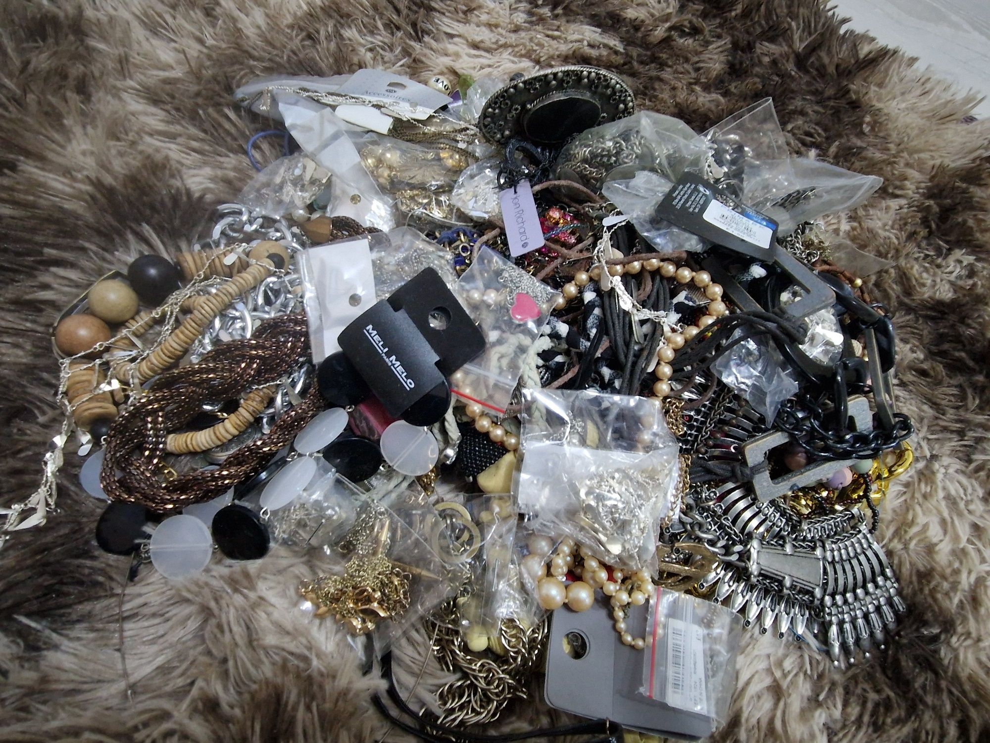 Lot 500 buc gablonturi outlet, firme mari