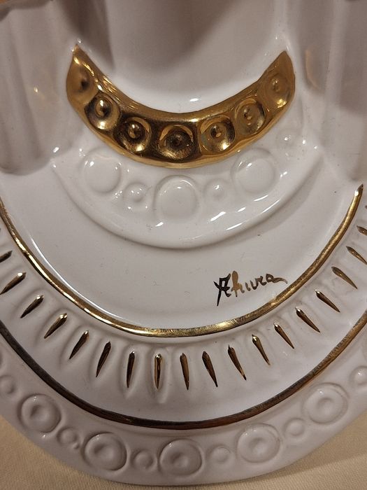 Порцеланов бюст Ahura