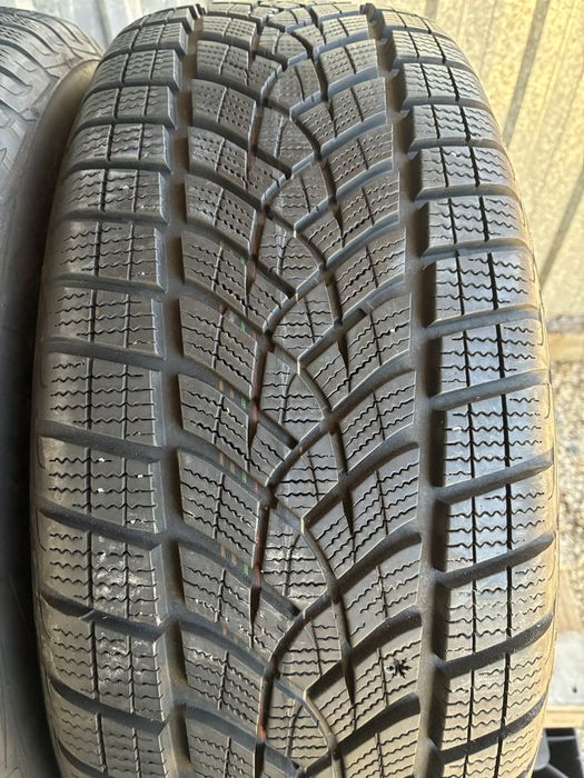 235/60/17 Дънлоп Зимни