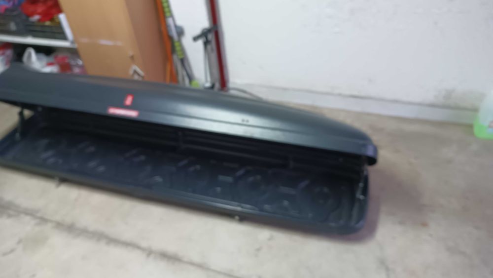 Продавам автобокс HAKR черен мат +