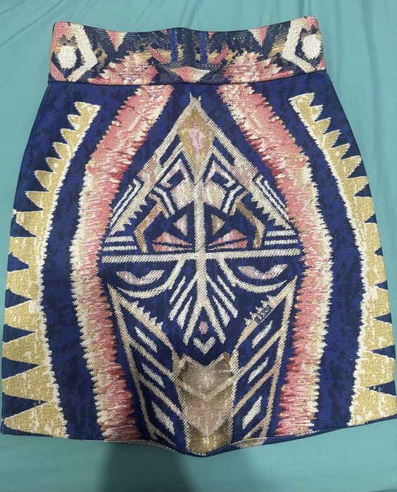 Красива дамска пола с цветен десен – отлично състояние