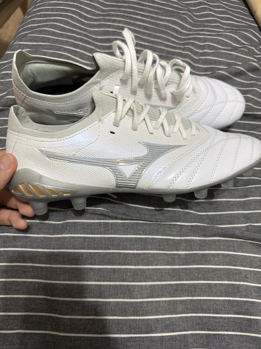 бутсы мизуно белые