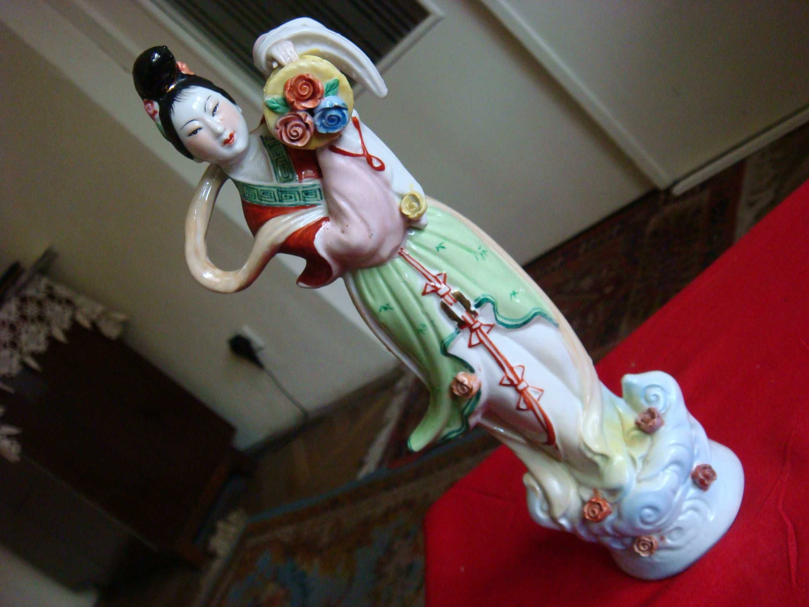 Veche statueta din ceramica - "Japoneza"