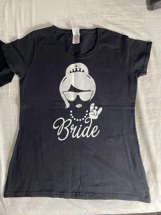 Vand 3 tricouri pentru petrecerea burlacitei