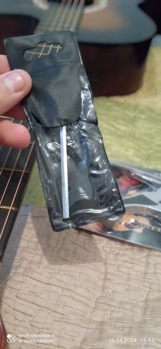 Почти новая гитара все есть в комплекте на фото