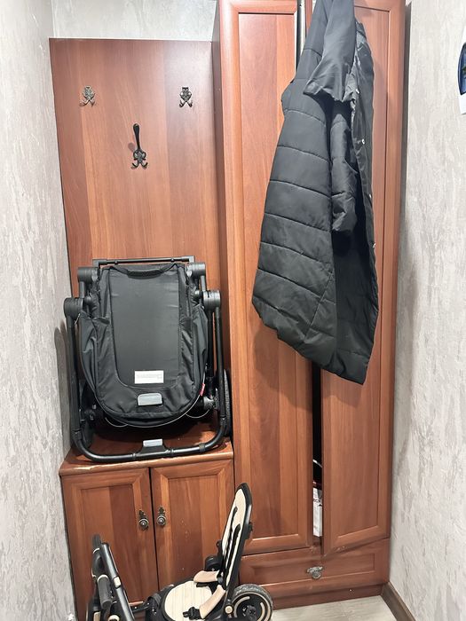 Продам прихожую срочно