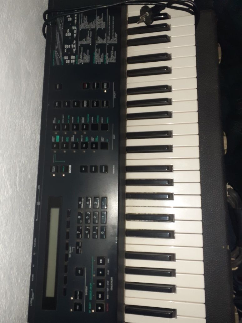 Yamaha  V 50 Synthetizator