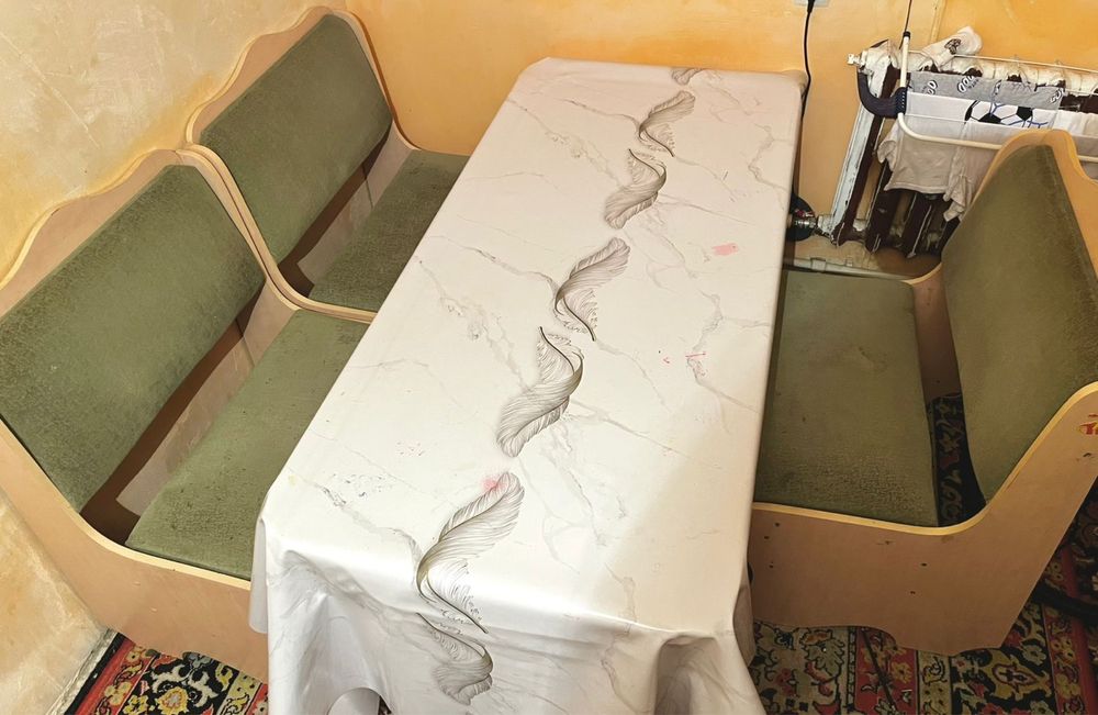 Уголок кухонный (угол есть), хорошего качества, находится в Заречный 1