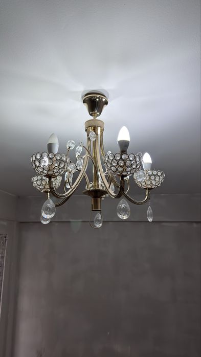 Продам люстру в зал/спальню