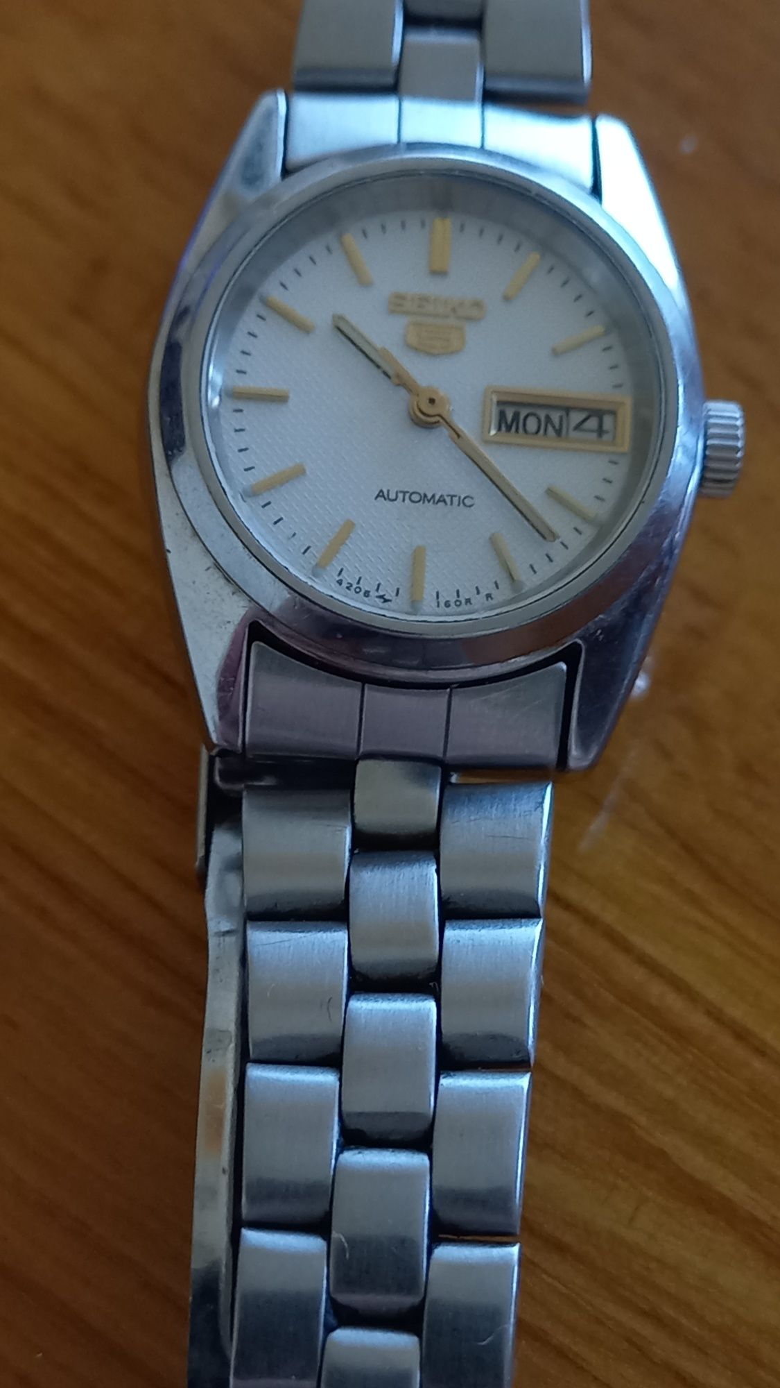 Дамски часовник SEIKO 5