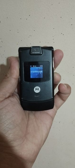 Nokia 7373  motorola v3 и LG perfectum