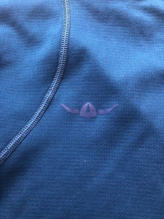 KAIKKIALLA-bluza cu maneca lunga pentru barbati in stare impecabila