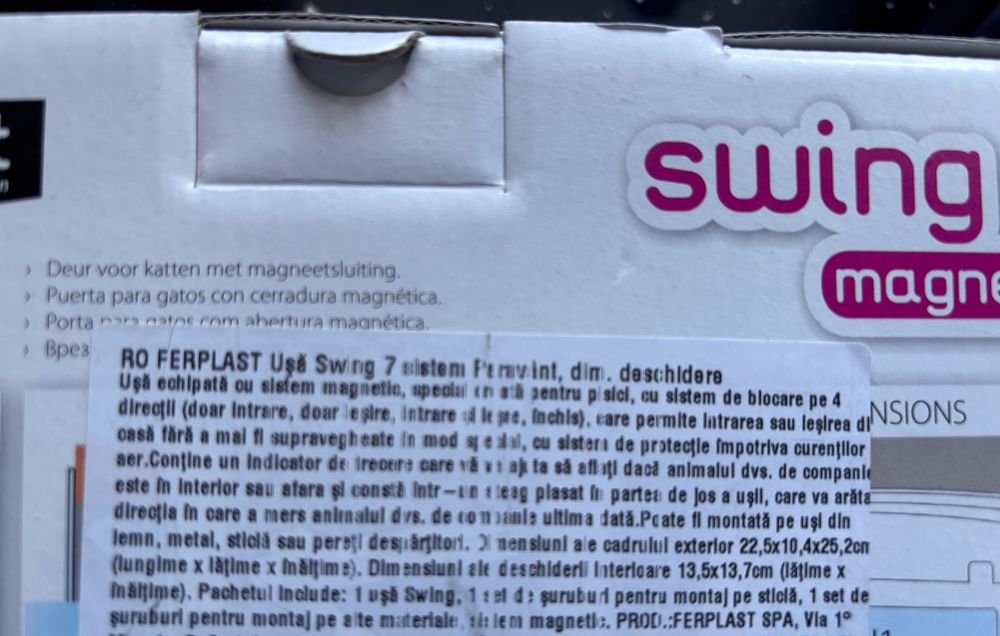 Usa pentru pisici cu sistem de deschidere magnetic