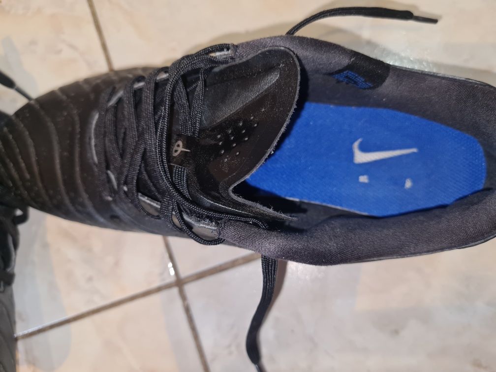 Бутонки Nike Tiempo